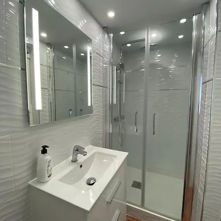 Km 0, Pisos Estudios - Planta Baja - 100m De La Playa - Flats - Ground Floor - 100m From The Beach, Cada Con Bicis & Tabla Sup, Piscina & Padel & Tenis & Mas - Each With Bikes & Sup Board, Pool & Paddle & Tennis & *