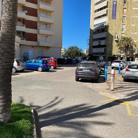 Apartman Km 0, Pisos Estudios - Planta Baja - 100m De La Playa - Flats - Ground Floor - 100m From The Beach, Cada Con Bicis & Tabla Sup, Piscina & Padel & Tenis & Mas - Each With Bikes & Sup Board, Pool & Paddle & Tennis &