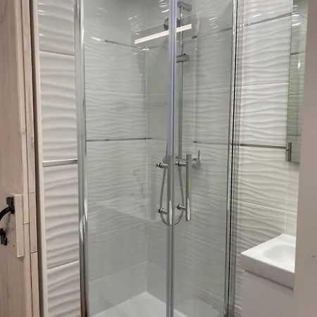 Km 0, Pisos Estudios - Planta Baja - 100m De La Playa - Flats - Ground Floor - 100m From The Beach, Cada Con Bicis & Tabla Sup, Piscina & Padel & Tenis & Mas - Each With Bikes & Sup Board, Pool & Paddle & Tennis & *