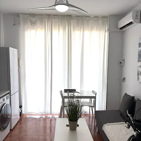 Km 0, Pisos Estudios - Planta Baja - 100m De La Playa - Flats - Ground Floor - 100m From The Beach, Cada Con Bicis & Tabla Sup, Piscina & Padel & Tenis & Mas - Each With Bikes & Sup Board, Pool & Paddle & Tennis & Apartman La Manga del Mar Menor