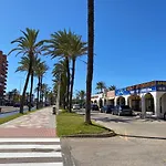 公寓 Km 0, Pisos Estudios - Planta Baja - 100m De La Playa - Flats - Ground Floor - 100m From The Beach, Cada Con Bicis & Tabla Sup, Piscina & Padel & Tenis & Mas - Each With Bikes & Sup Board, Pool & Paddle & Tennis & *