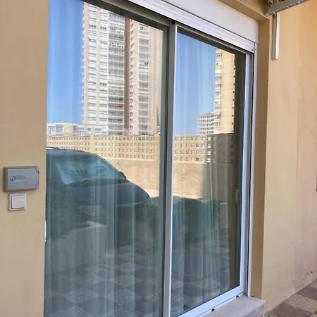 아파트 Km 0, Pisos Estudios - Planta Baja - 100m De La Playa - Flats - Ground Floor - 100m From The Beach, Cada Con Bicis & Tabla Sup, Piscina & Padel & Tenis & Mas - Each With Bikes & Sup Board, Pool & Paddle & Tennis & *