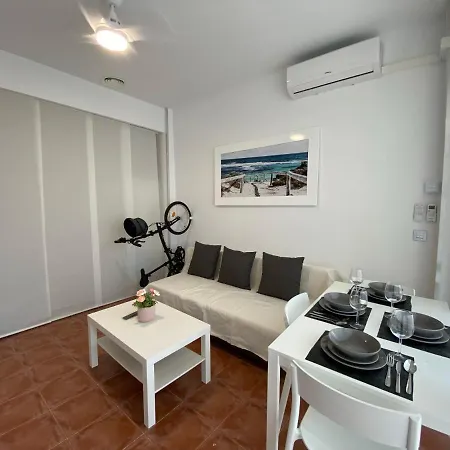 Km 0, Pisos Estudios - Planta Baja - 100m De La Playa - Flats - Ground Floor - 100m From The Beach, Cada Con Bicis & Tabla Sup, Piscina & Padel & Tenis & Mas - Each With Bikes & Sup Board, Pool & Paddle & Tennis & *