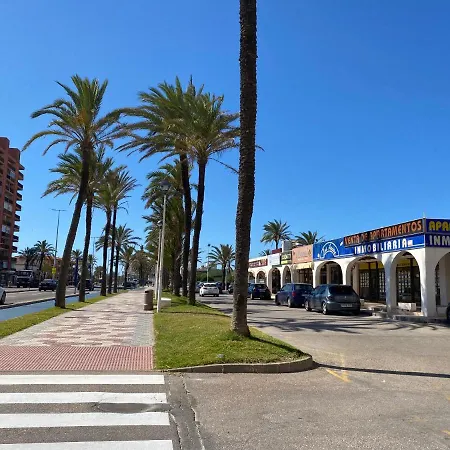 아파트 Km 0, Pisos Estudios - Planta Baja - 100m De La Playa - Flats - Ground Floor - 100m From The Beach, Cada Con Bicis & Tabla Sup, Piscina & Padel & Tenis & Mas - Each With Bikes & Sup Board, Pool & Paddle & Tennis & *
