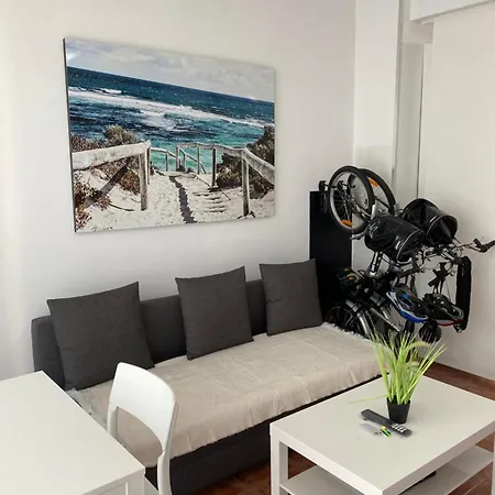Beachside Studios: Ground Floor Retreat With Bikes & Water Sports La Manga del Mar Menor