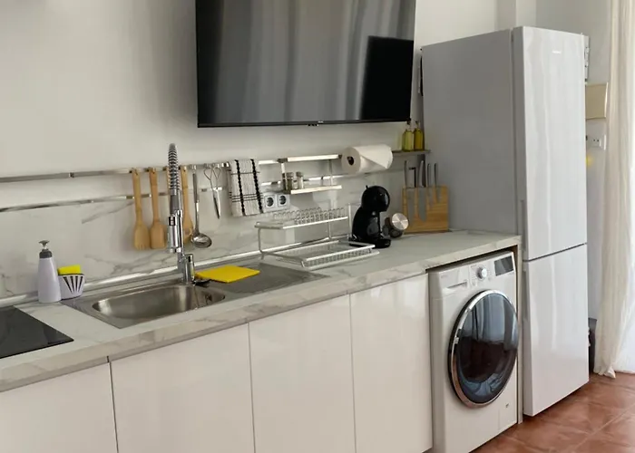 Beachside Studios: Ground Floor Retreat With Bikes & Water Sports