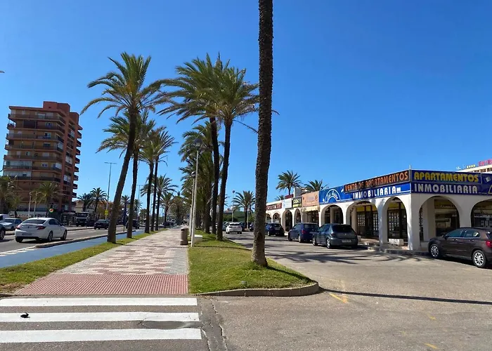 Lejlighed Km 0, Pisos Estudios - Planta Baja - 100m De La Playa - Flats - Ground Floor - 100m From The Beach, Cada Con Bicis & Tabla Sup, Piscina & Padel & Tenis & Mas - Each With Bikes & Sup Board, Pool & Paddle & Tennis & *