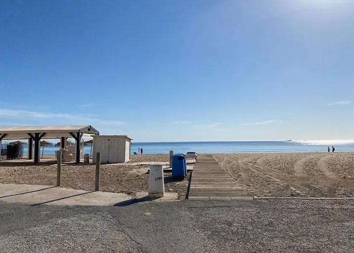 Apartmán Km 0, Pisos Estudios - Planta Baja - 100m De La Playa - Flats - Ground Floor - 100m From The Beach, Cada Con Bicis & Tabla Sup, Piscina & Padel & Tenis & Mas - Each With Bikes & Sup Board, Pool & Paddle & Tennis & La Manga del Mar Menor